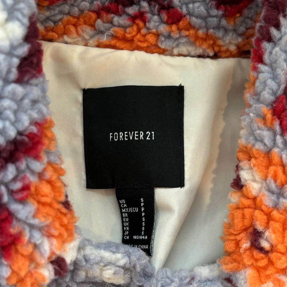 Cozy Multicolor Patterned Sweater - Picture 2 of 2